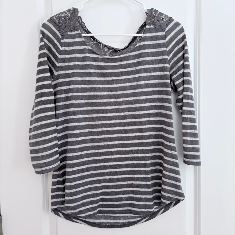 New York & Company Gray and White Striped Long Sleeve Tee